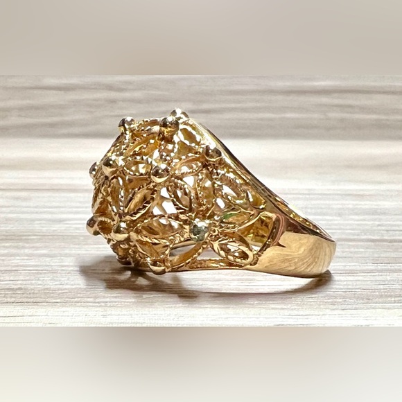 Vintage Designer Signed AVON Gold Tone Floral Filigree Open Ring, Size 6 - Picture 3 of 9